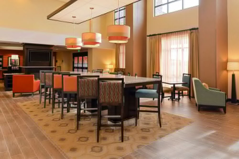 Food & Drinks 4, Hampton Inn & Suites Dougla, Converse