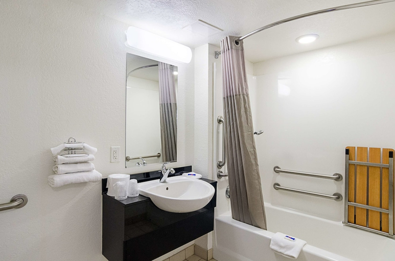 Bathroom 3, Motel6 Denver, CO – Downtown, Denver