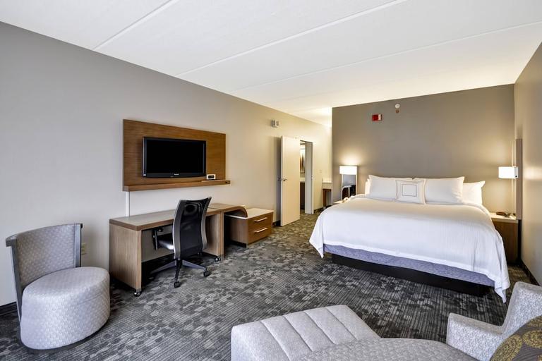 Bedroom 2, Courtyard by Marriott Dalton, Whitfield