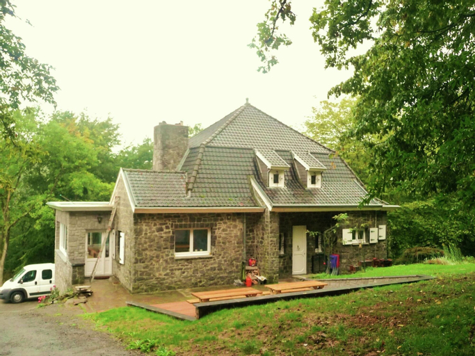 Cozy Holiday Home in Falaen with Terrace, Namur