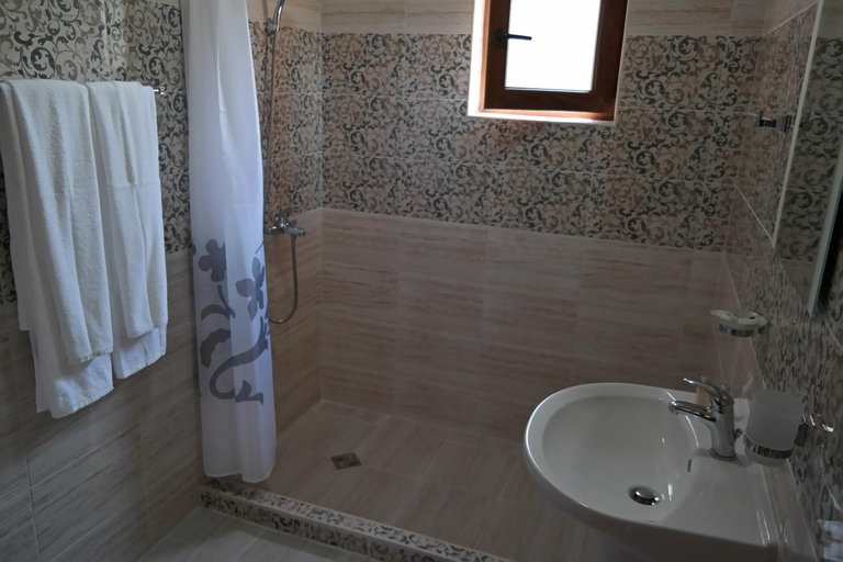 Bathroom 4, Friends Family Hotel - Free Parking, Nesebar