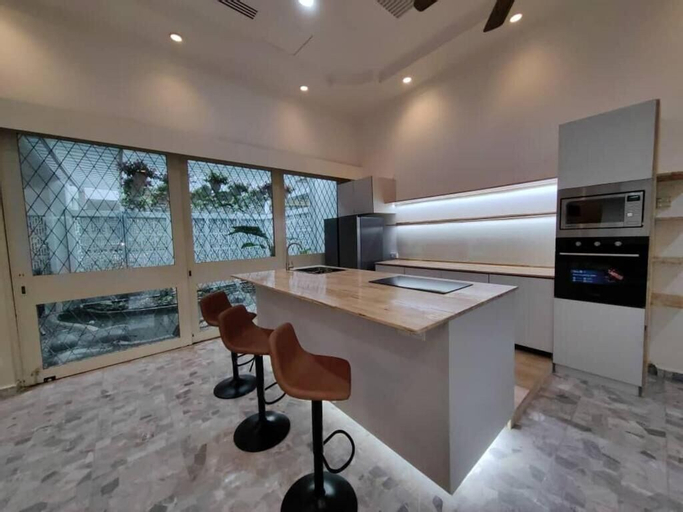 Dining Room 8