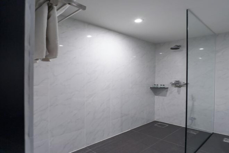 Bathroom 7