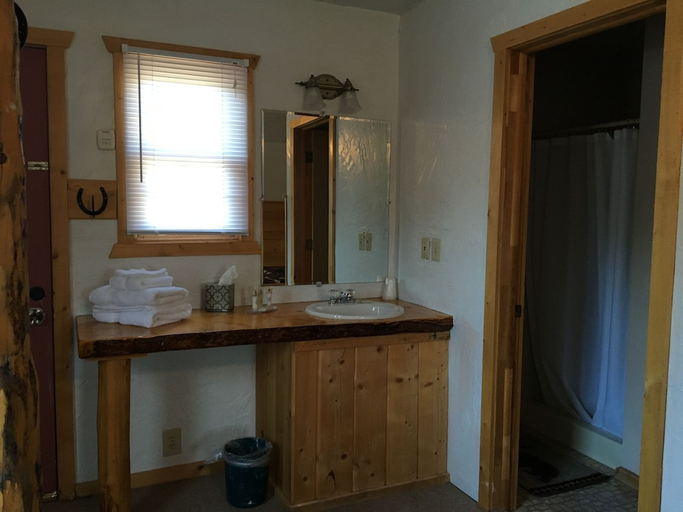 Bathroom 2, Chinook Winds Motel, Fremont