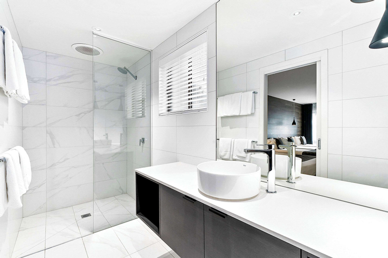 Bathroom 7