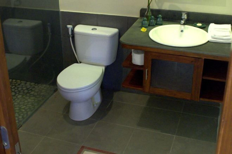 Bathroom 28