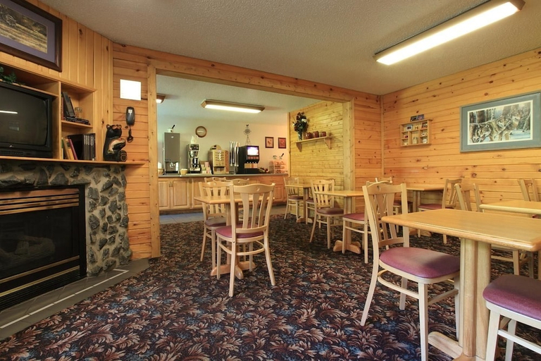 Food & Drinks, Baymont by Wyndham Proctor, Saint Louis