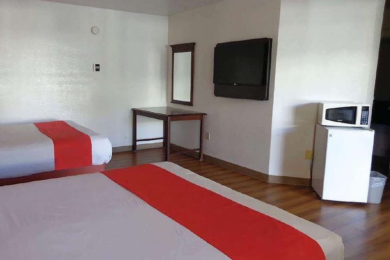 Bedroom 2, Super 8 by Wyndham Dunnigan, Yolo