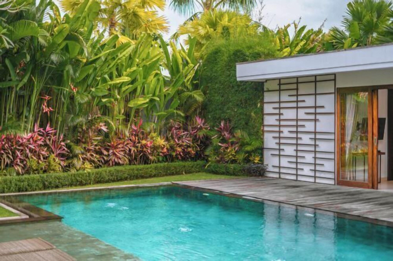 Swimming Pool 23