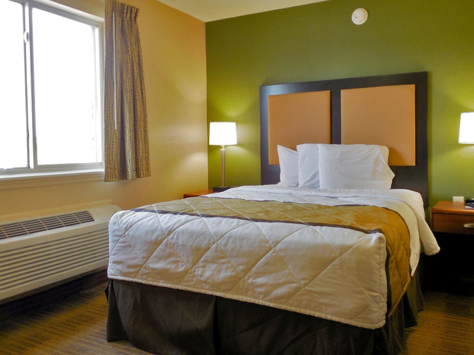 Bedroom, Studio 6 Extended Stay Findlay Tiffin Avenue OH, Hancock
