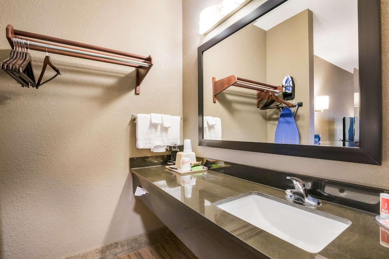 Bathroom 4, Econo Lodge Forrest City I-40, Saint Francis