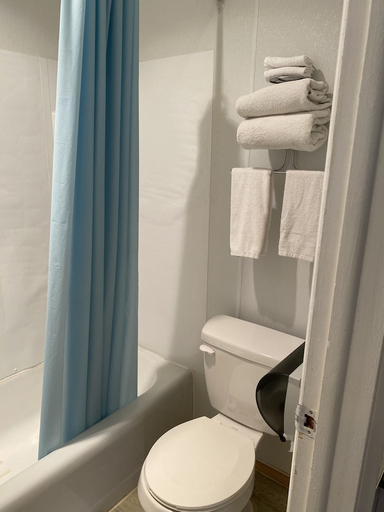 Bathroom 5, Fairview Inn, Major