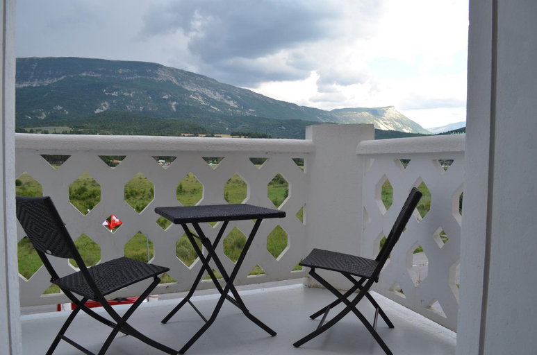 Others 3, Hotel Lac et Foret, Alpes-de-Haute-Provence