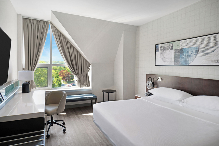 Bedroom 3, Delta Hotels by Marriott Fredericton, York