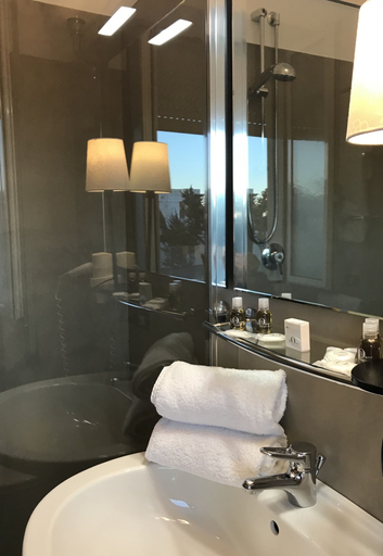 Bathroom 5, Hotel Silva, Bari