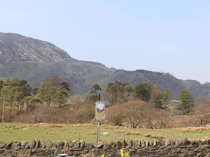 Others 5, Bryn, Gwynedd
