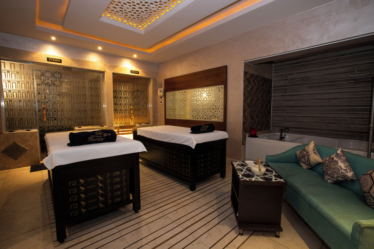 Bedroom 4, Sunny Days Mirette Family Resort - All inclusive, Al-Ghurdaqah