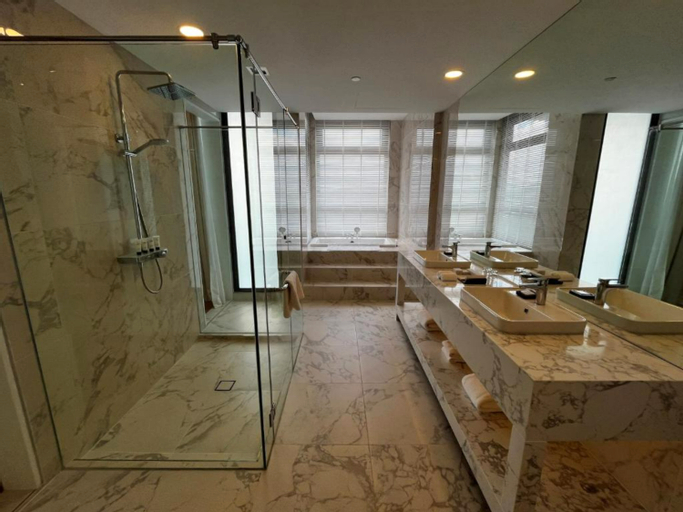 Bathroom 15