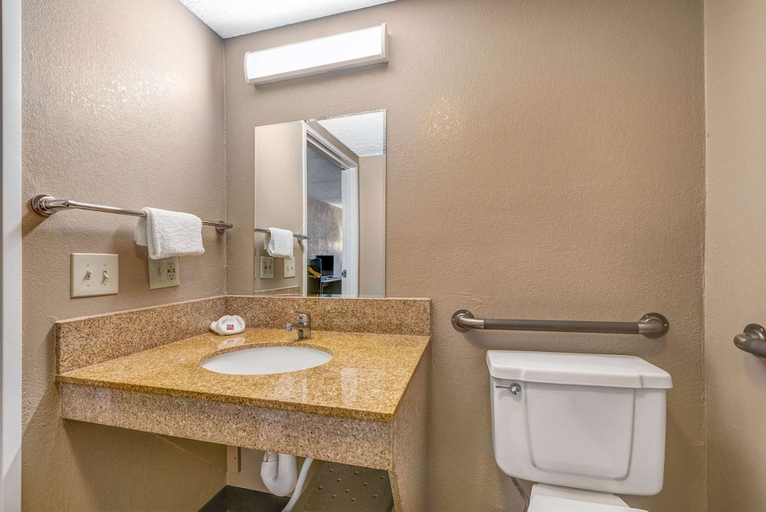 Bathroom 3, Motel6 Elk Grove Village Il O Hare, Cook