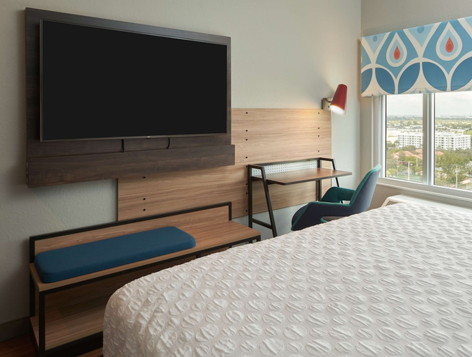 Bedroom 3, Tru by Hilton Ft. Lauderdale Downtown, Broward