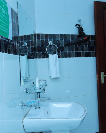 Bathroom 4, Mowicribs Hotel & Spa, Entebbe