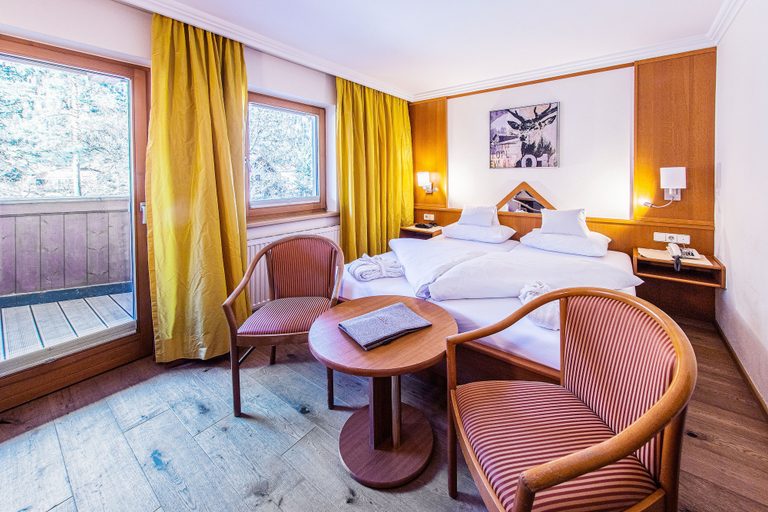 Bedroom 3, Hotel Riederhof, Landeck