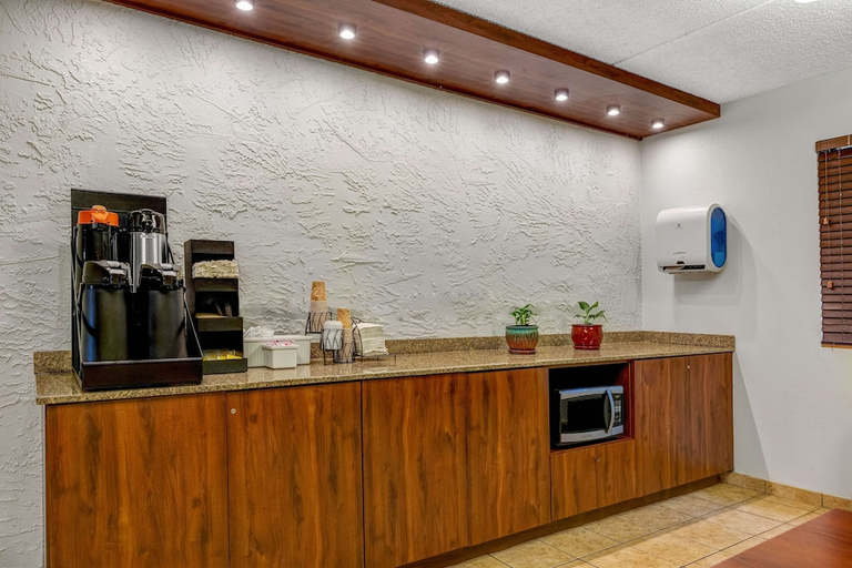 Food & Drinks, Motel6 Elk Grove Village Il O Hare, Cook