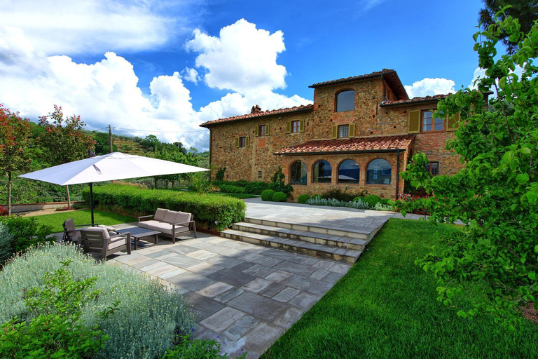 Villa Bellostare by PosarelliVillas, Pistoia