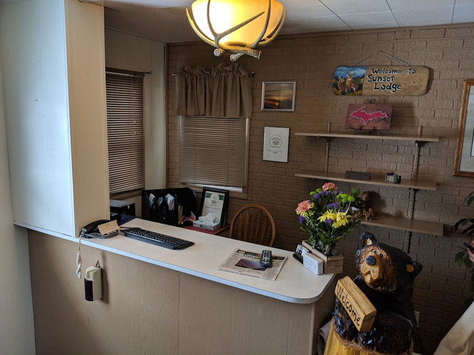 Others 5, Sunset Lodge Escanaba, Delta