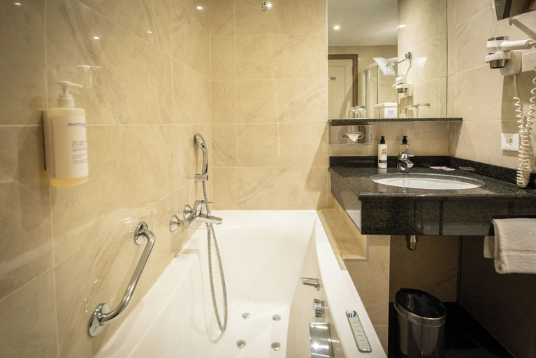 Bathroom 5, Splendid Hotel & Spa Nice, Alpes-Maritimes