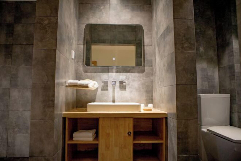 Bathroom 5, Qingdao Tiantai Mountain le'ai Hot Spring Art Hotel, Qingdao
