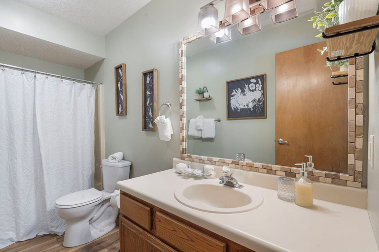 Bathroom, The Circle Retreat 8, Stone
