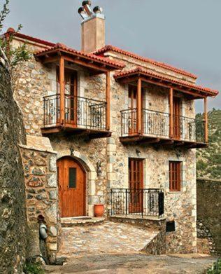 Others 4, Archontiko tis Zois, Peloponnese