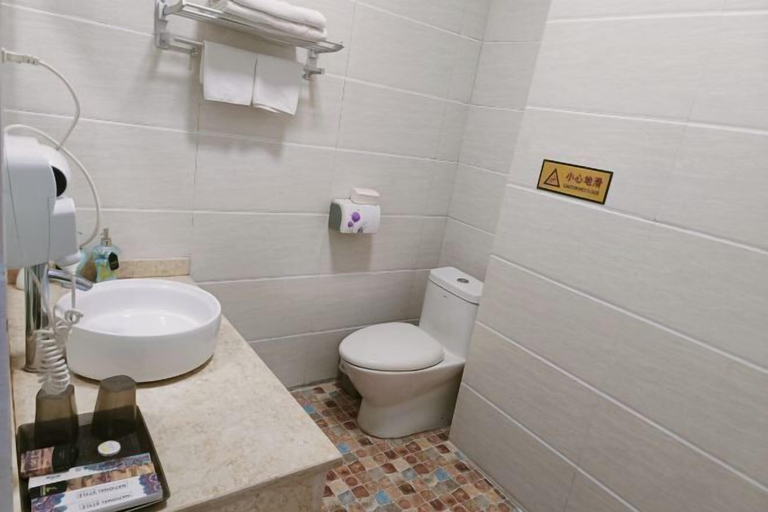 Bathroom 4, Qianshuiwan Hotel, Baoshan