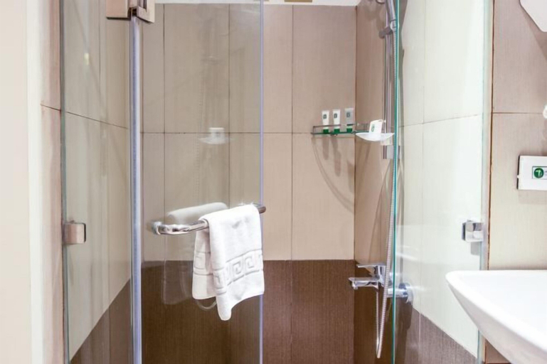 Bathroom 10