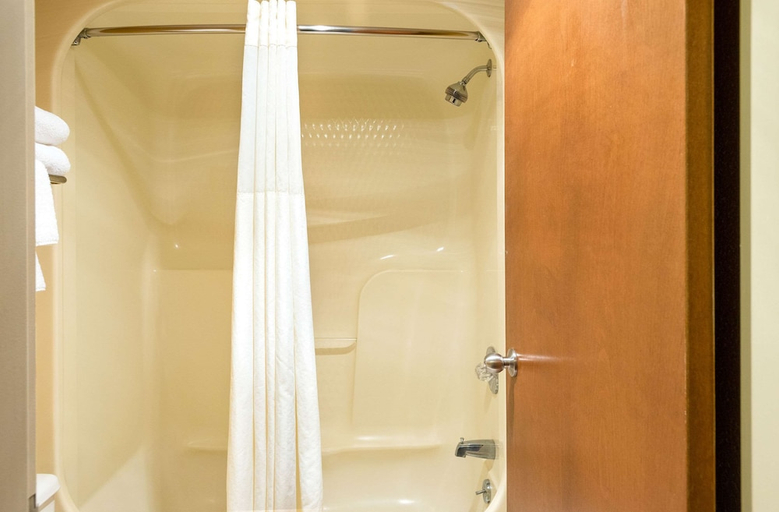 Bathroom 5, Baymont by Wyndham Easton, Talbot