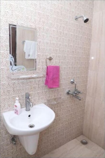 Bathroom 2, Shree Jee Dham, Mathura