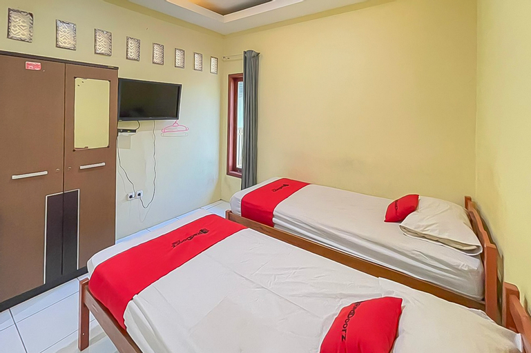 Bedroom 2, RedDoorz @ Wahidin Street Cirebon, Cirebon