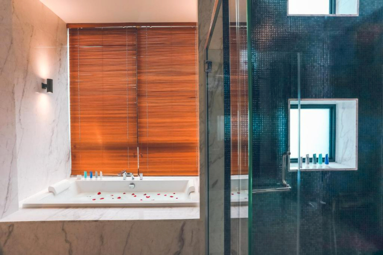 Bathroom 16