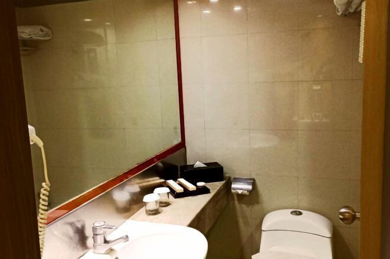 Bathroom 24