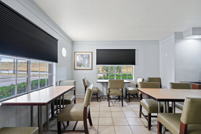 Food & Drinks 5, La Quinta Inn by Wyndham Corpus Christi North, Nueces