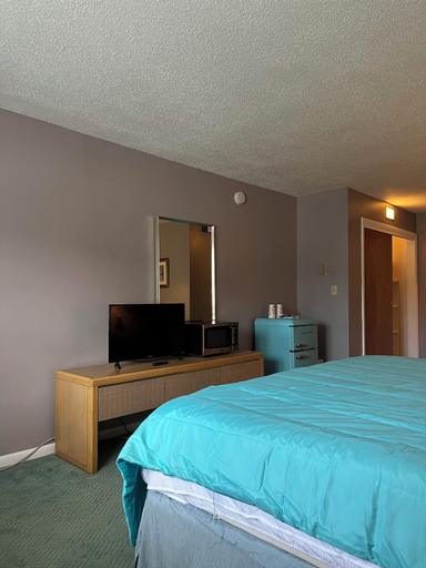 Bedroom 2, Grand Lake Hotel, New London