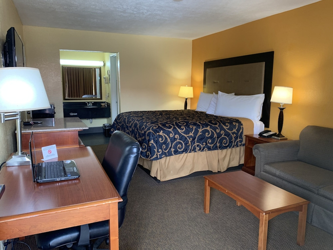 Bedroom 2, Americas Best Value Inn Forest, Scott