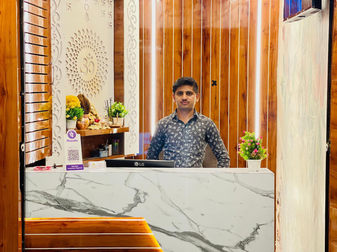 Others 4, Hotel Avenue, Gandhinagar