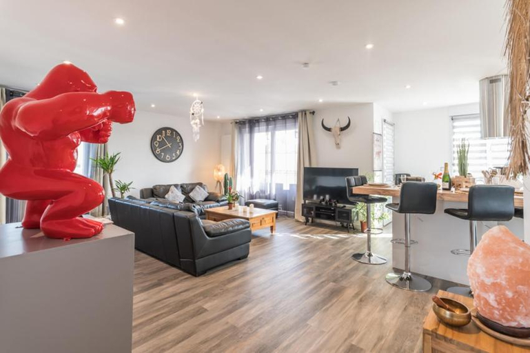 4, - LUXUEUX CASA SELVA - Parking Gratuit - Spacieux - balcon - Wifi, Ain
