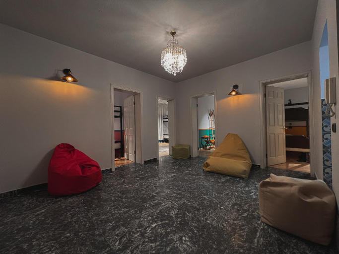 Others 5, The Bearded Dad Hostel, Tiranës