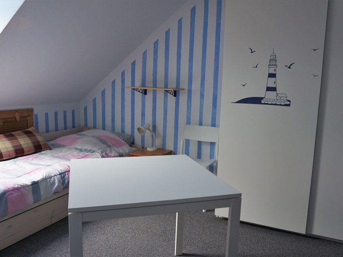 Room 2, Apartment in Neu Ludershagen With Terrace, Vorpommern-Rügen