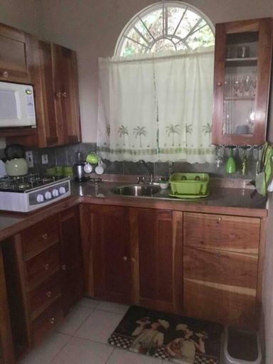 Others 5, 1 Bed Villa - Sleeps 2 - Garden - Parking - Wifi