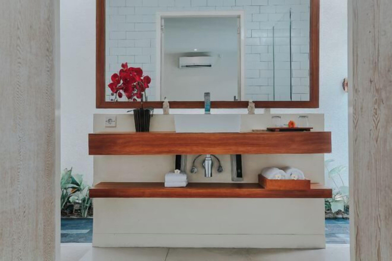 Bathroom 12