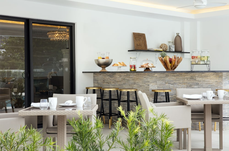 Food & Drinks, Elita Hotel, Broward
